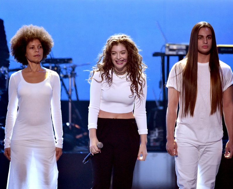 Lorde performs American Music Awards 2014