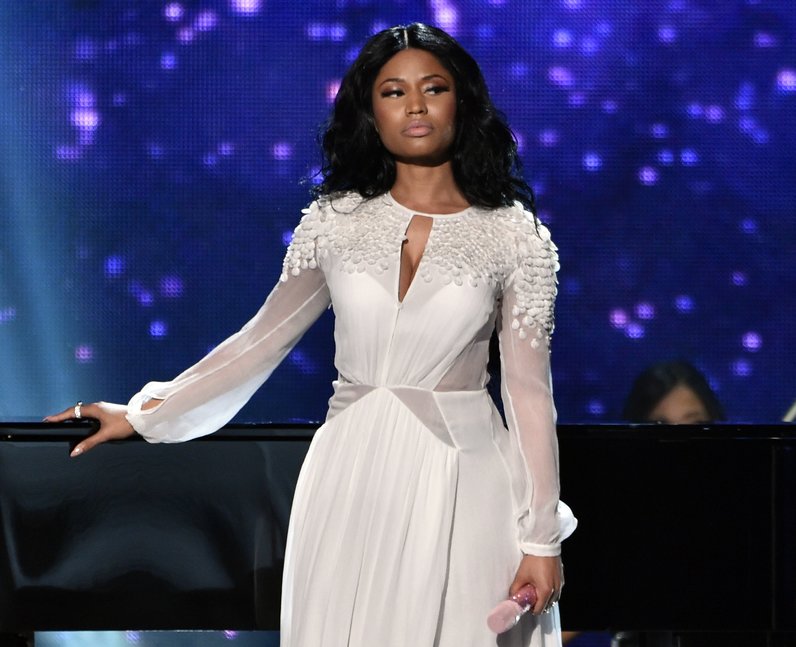 Nicki Minaj on stage American Music Awards 2014 