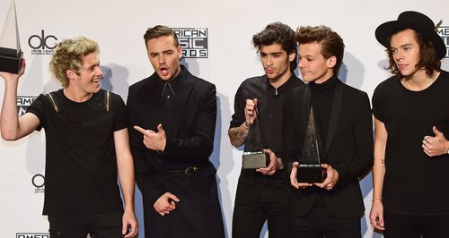 One Direction backstage American Music Awards