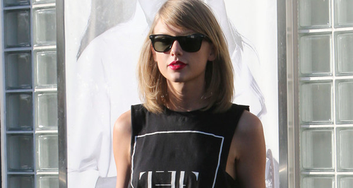 Taylor wears t shirt