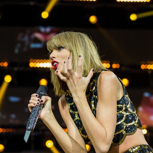 Taylor Swift jingle bell balll 2014 outfit fashion