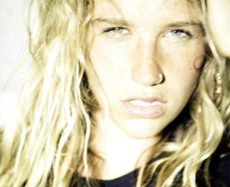 Kesha First Facebook Picture