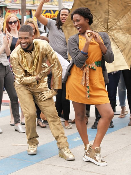 Usher dresses as a gold statue