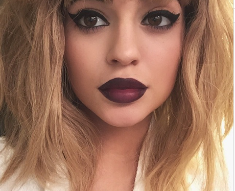 Kylie Jenner Blond Wig and Big Lips