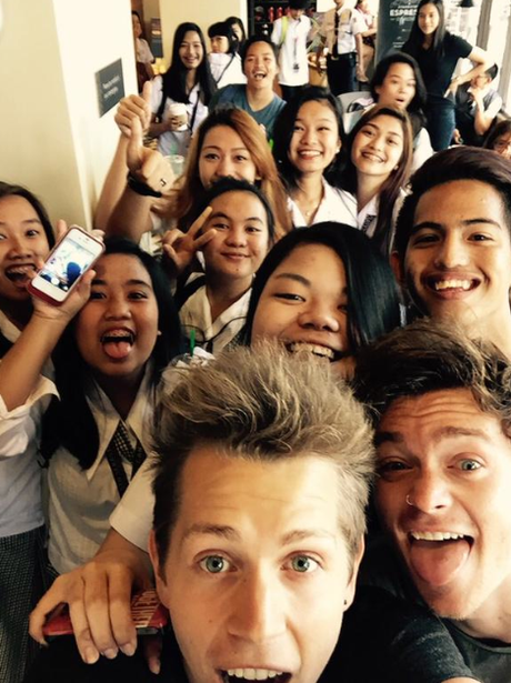 The Vamps Selfie Twitter