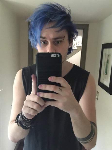 Michael Clifford 5SOS blue hair
