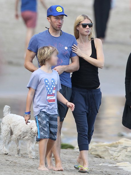 Chris Martin and Gwyneth Linking Arms