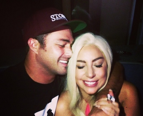 lady gaga and boyfriend kissing