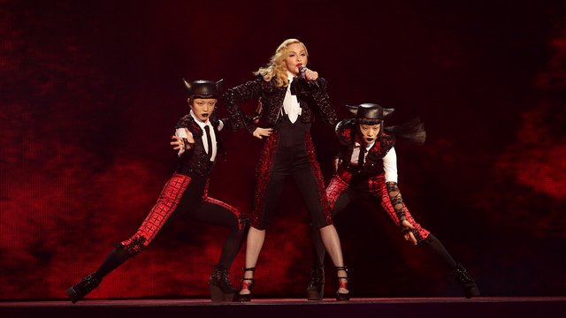 Madonna Fall BRIT Awards 2015 Performance