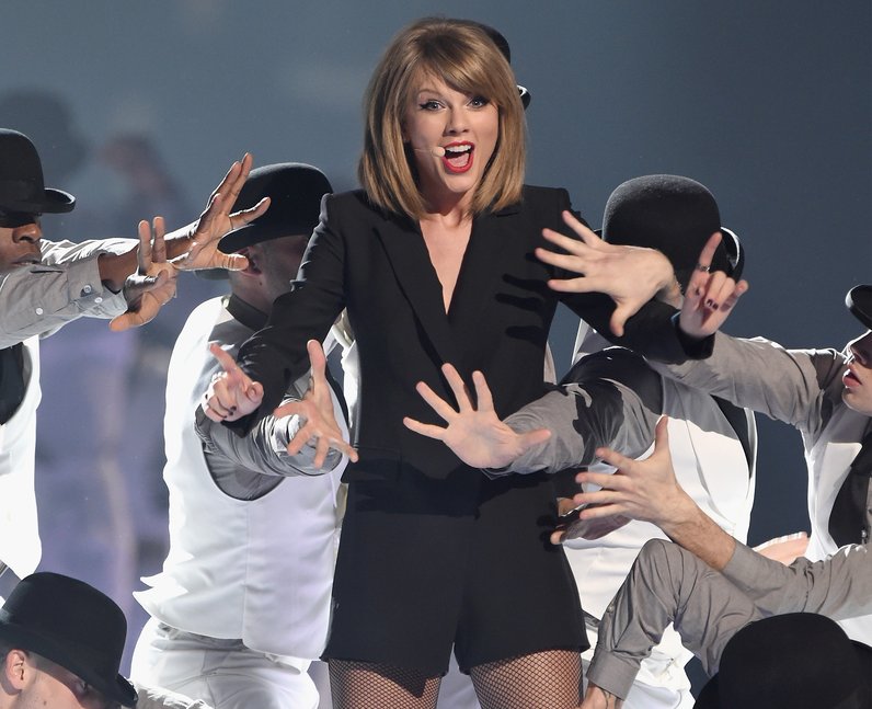 Taylor Swift BRIT Awards 2015 Performance