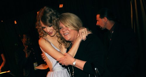 Taylor Swift and Mum