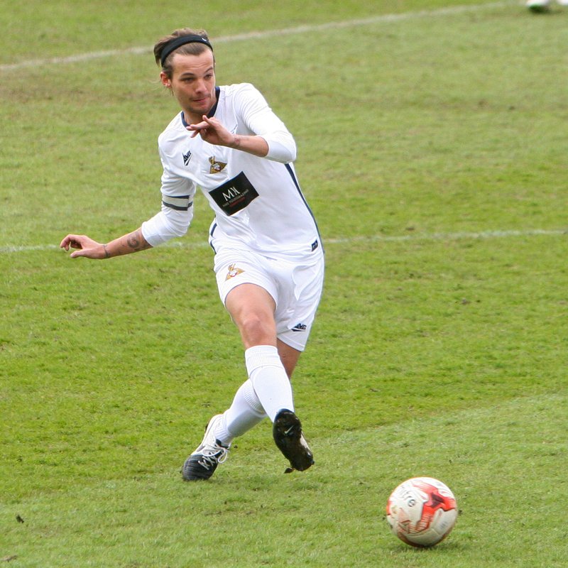 Louis Tomlinson Football