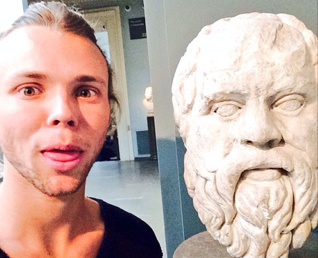 Ashton Irwin with a Statue