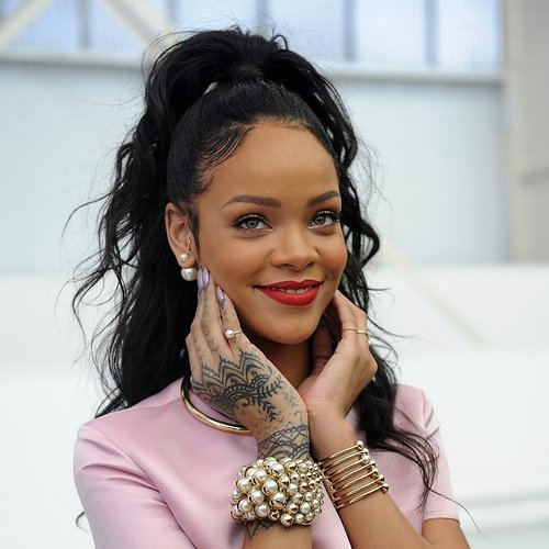 Rihanna Awarded for 100 Million Record Sales, News