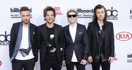 One Direction Billboard Music Awards 2015 Red Carp