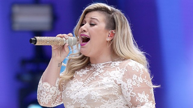 Kelly Clarkson Live at the Summertime Ball 2015