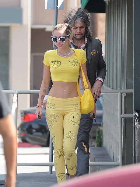 Miley Cyrus shows off her abs in cropped outfit