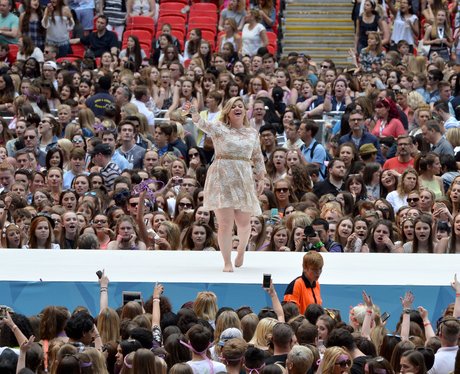 Kelly Clarkson Summertmime Ball 2015