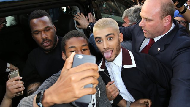 Zayn Malink mobbed and taking  a photo with fans 