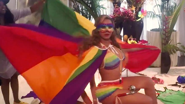 Watch Beyonce Shows Support For Gay Marriage By Recreating 7 11 Video Lovewins Capital