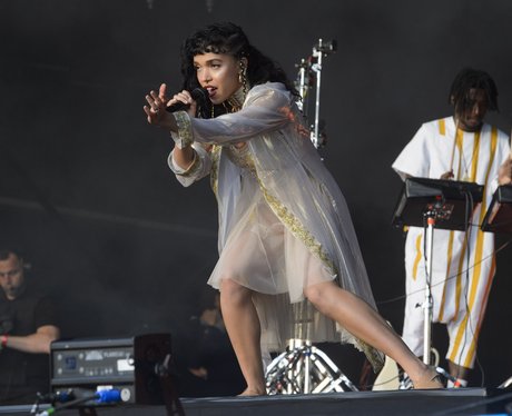 FKA Twigs Glastonbury Fesitval 2015