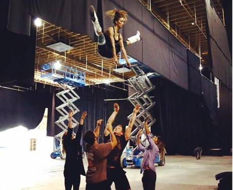 Nicole Scherzinger with cheerleaders