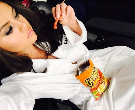 Selena Gomez eating crisps