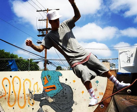 Justin Bieber Skateboarding