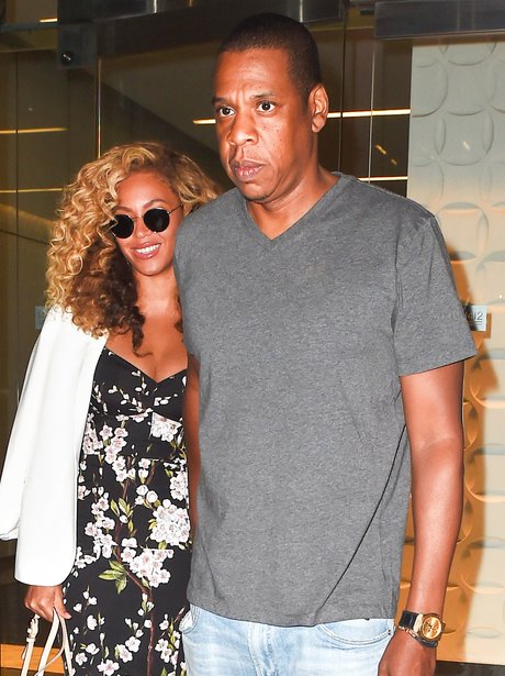 Jay Z and Beyonce holding hands