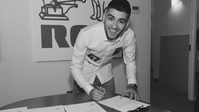 Zayn Malik signs to RCA Records