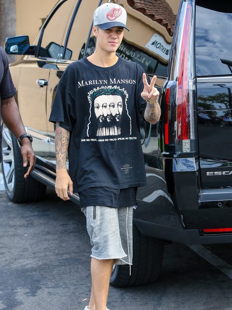 Who Knew Justin Bieber Was A Fan Of Scary Rocker Marilyn Manson His T Shirt Says Capital