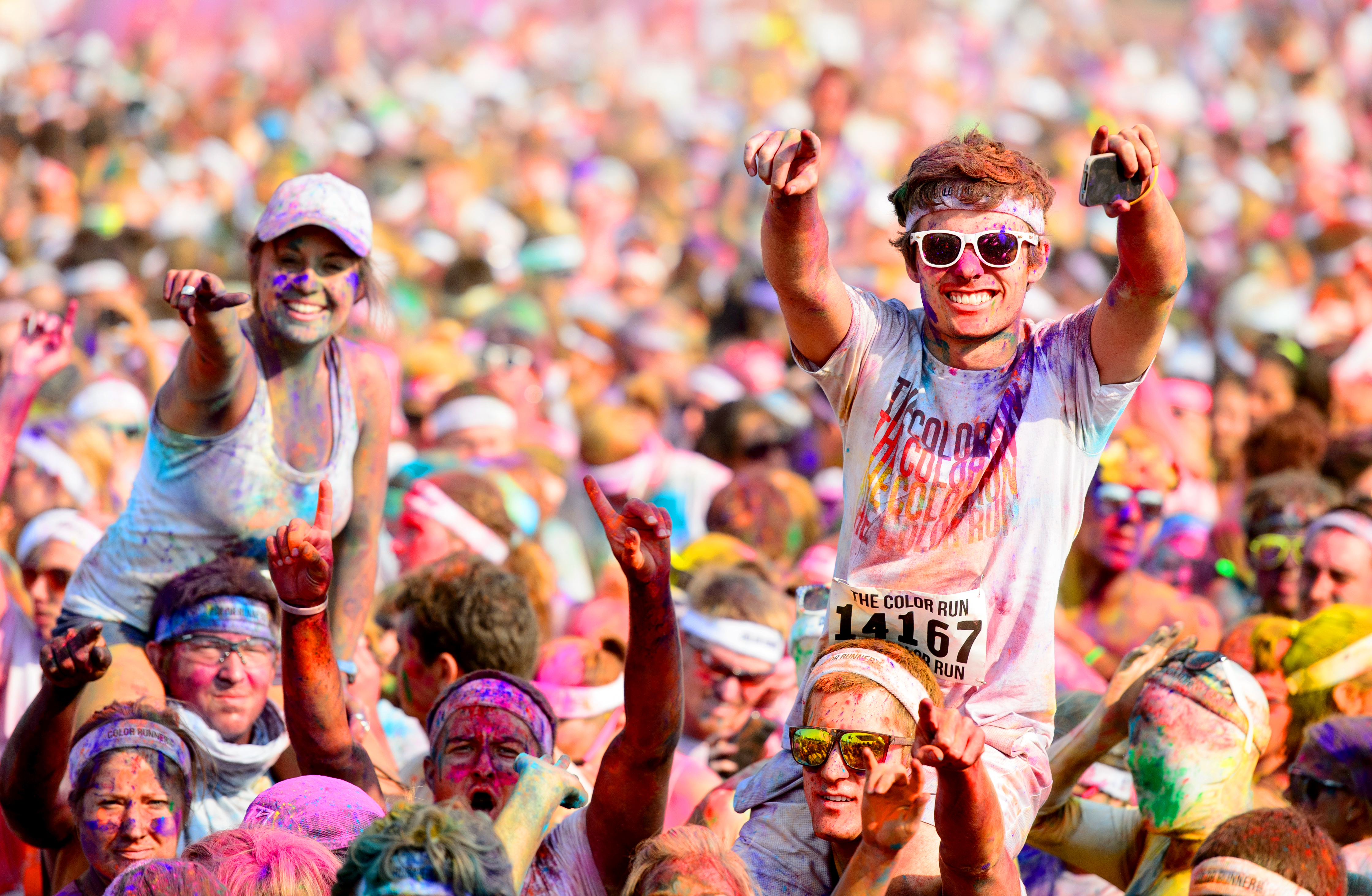The Color Run 2015 - Pointing 