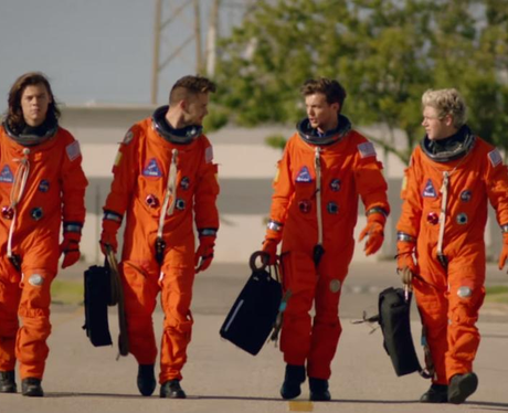 One Direction Drag Me Down Video Space