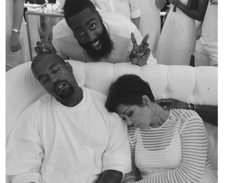 Kris Kardashian gets photobombed