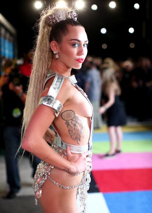 Miley Cyrus topless outfit mtv vmas 2015