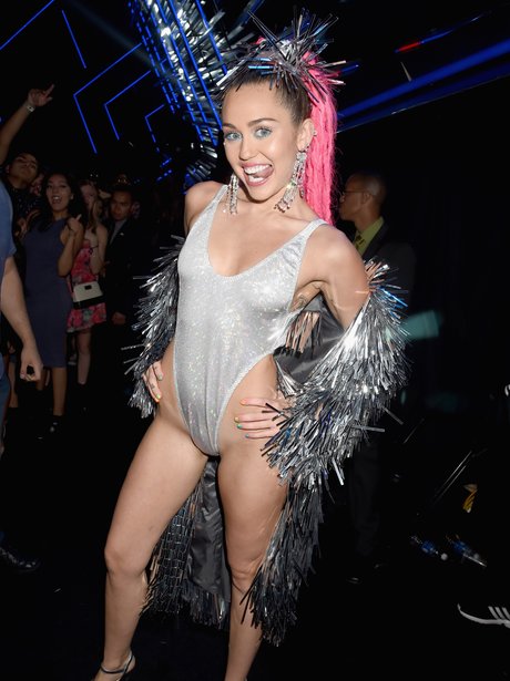 miley cyrus outfits vma