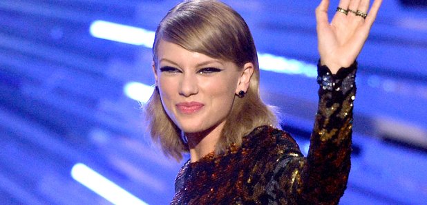 Taylor Swift wins Best Female Video at the MTV VMA