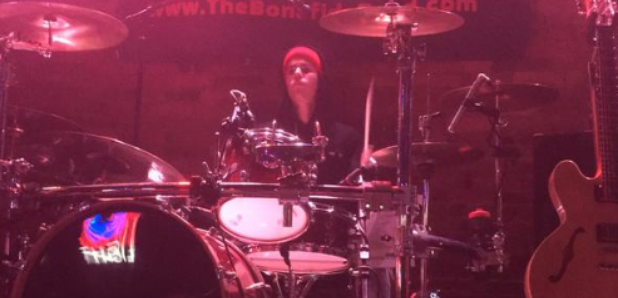 Justin Bieber in Indiana bar playing drums 