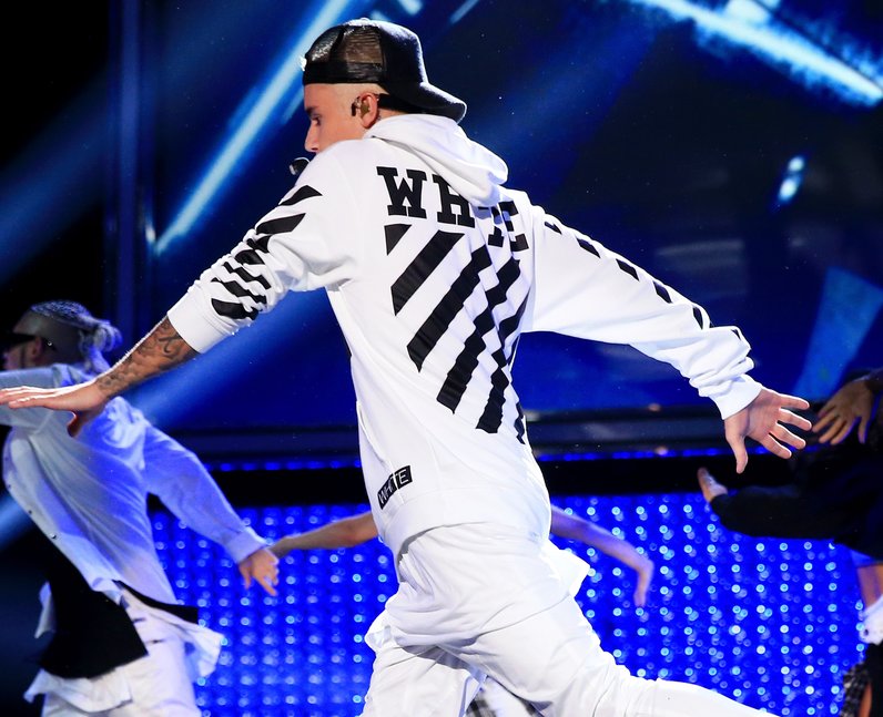 Justin Bieber performs What Do You Mean? live in California