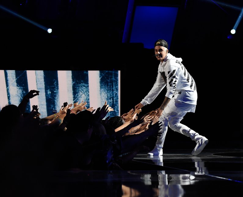 Justin Bieber performs What Do You Mean? live in California