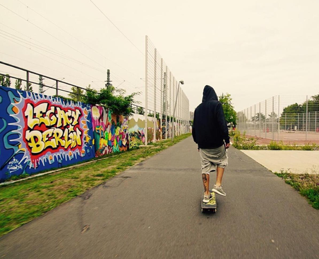 Justin Bieber Skateboarding