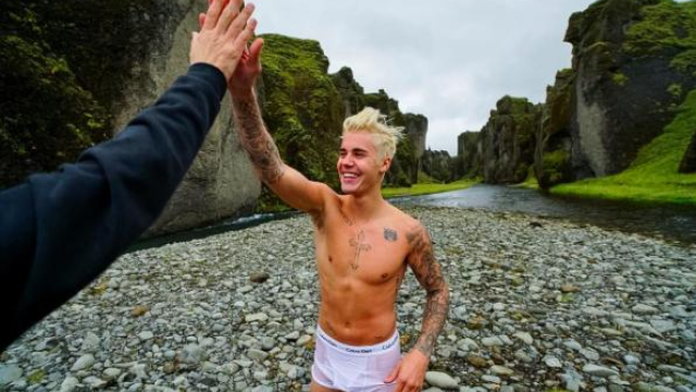 Justin Bieber Caught Naked Hanging Out With Jerry Literally In