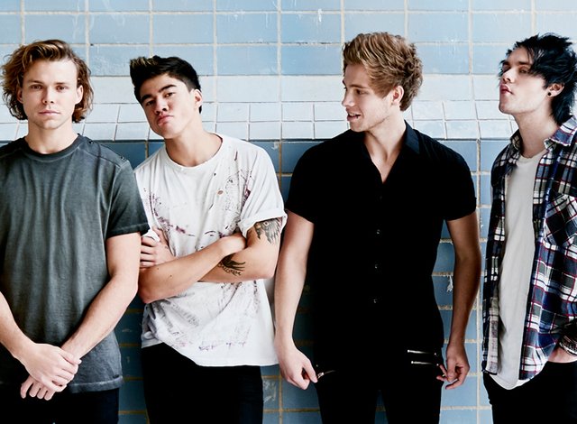 5SOS Can't Sing Selena Gomez (But Luke Would TOTALLY Date Her!) - Capital