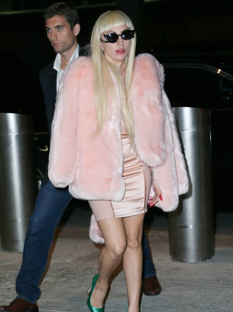 lady-gaga-fur-jacket--1444727861-view-1.