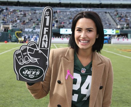 Demi Lovato attends the New York Jets vs Washingto