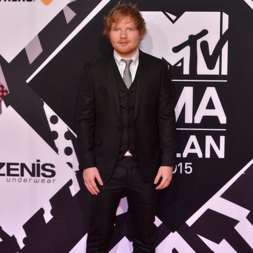Justin Bieber Matches the Red Carpet at MTV EMAs 2015 : Photo