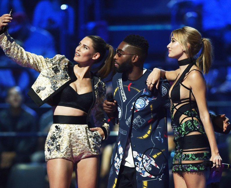 Hailey Baldwin,Tinie Tempah, Binace Balti MTV EMA'
