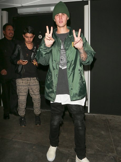 Justin Bieber Peace Sign Kendal Birthday
