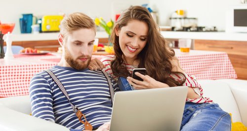 couple shopping online