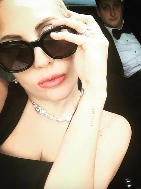 Lady Gaga Selfie Photobomb